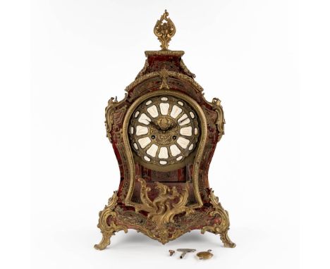 An antique mantle clock, tortoiseshell and copper inlay, early 20th C.Dimensions:(D:18 x W:38 x H:65 cm)