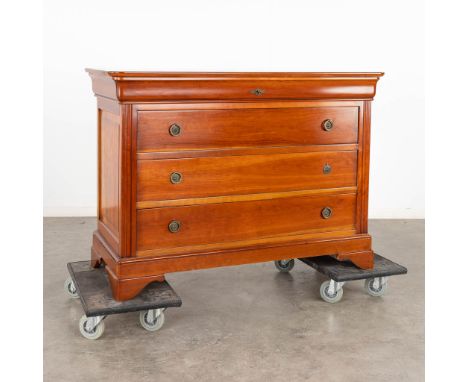 A commode, the second half of the 20th century.&nbsp;Dimensions:(D:50 x W:121 x H:86 cm)