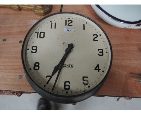 A Gents of Leicester vintage electric clock