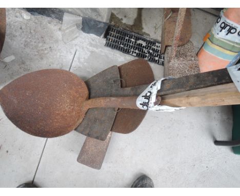 A bundle of ditching tools