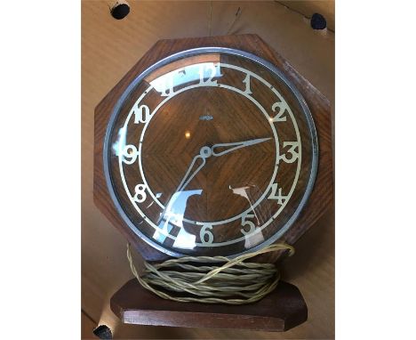 A Metamec electric mantle clock