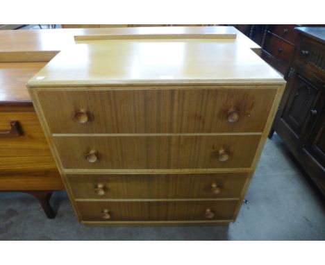 A Meredew light oak chest of drawers 