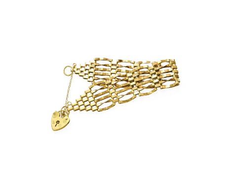 A 9 Carat Gold Gate Link Bracelet, with a heart shaped padlock clasp, length 18.5cmGross weight 14.2 grams.