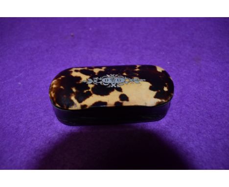 A 19th century Tortoiseshell and horn snuff box with pique inlaid crest.
