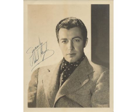 Robert Taylor vintage 10x8 from early in his career with original personalised mailing envelope dated August 1938,. Good cond