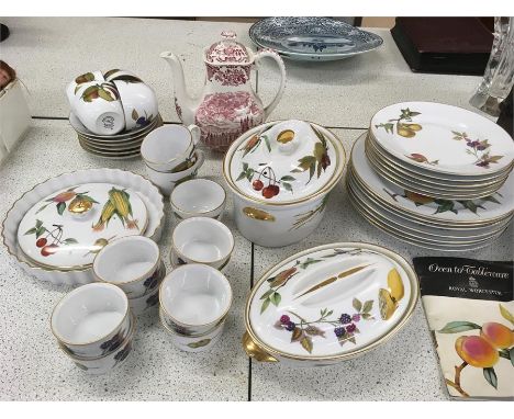 Royal Worcester dinner Set In The Style Evesham With a Tea Pot Enoch Wedgewood (Tunstull) Limited 