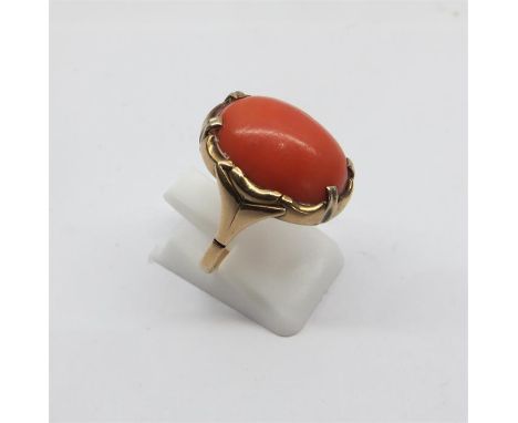 large 14ct Gold Coral bead Ring ..coral bead measures approx 17mm by12mm set in 14ct gold mount Weight of ring 6.1 g