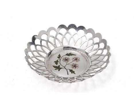 An Edwardian silver bonbon dish, shaped circular outline, pierced with scale-like motifs and enamelled in the centre with a f