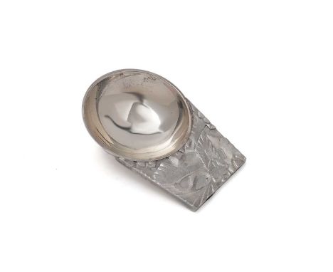 An Elizabeth II Britannia standard silver Jubilee Commemorative caddy spoon (1952-1977), with a round bowl and a stylised cro