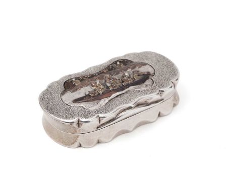 A late Victorian/Edwardian silver snuff box of shaped oval outline with a serpentine thumbpiece and scalloped concave sides, 