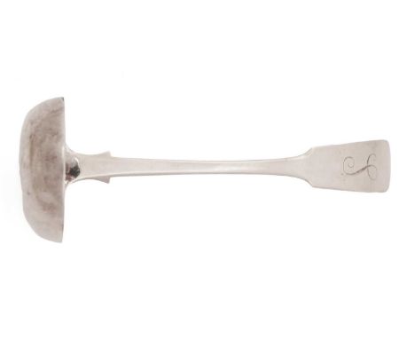A silver Fiddle toddy ladle, initialled "S", possibly by Thomas Dall, Cupar 1820-1850, 14.5cm long, 0.9oz.Condition - 7/10