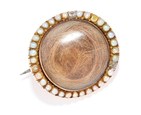 ANTIQUE PEARL HAIRWORK MOURNING CLASP in yellow gold, comprising of a hairwork glass locket in a border of seed pearls, unmar