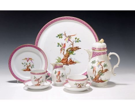 Kaffee- und Teeservice, Höchst, 20. Jh.,  Porzellan, purpurfarbener Randdekor, Vogelmalereien, Goldstaffage, Kaffeekanne, Zuc