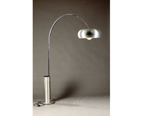 Teleskop-Stehlampe, 2. Hälfte 20. Jh.,  Lampenschirm Aluminium, schwerer Fuß Aluminium verkleidet, Fuß mit Lichtquelle als De