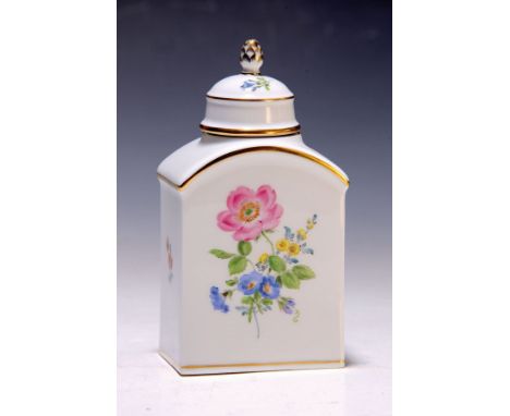 Teedose, Meissen, 20. Jh.,  Porzellan, bunt bemalt mit Blumenbuketts und gestreuten Blumen, Goldränder, H. ca. 13cmTea caddy,
