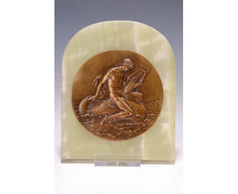 Raoul Benard, 1881 - 1961,  Medaille, Arion auf dem Delphin, in einer Hand hält er eine Lyra, Bronze, am Rand signiert R. Ben