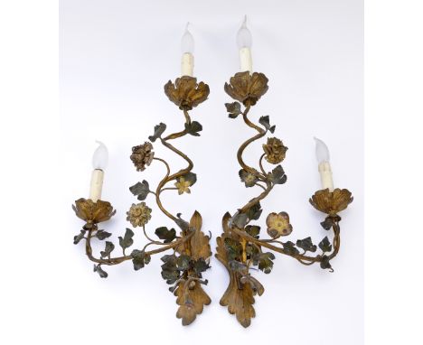Coppia di appliques a due luci in metallo e tolla dipinta,  XIX secolo cm 60x30. Provenienza: Antichità Giacomo Wannenes, Mil