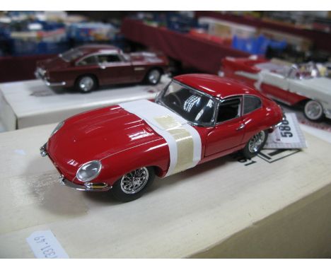 A Franklin Mint 1:24th Scale Diecast Model 1961 Jaguar E-Type Coupe, missing literature, boxed.