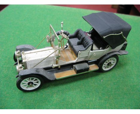 A Franklin Mint 1:24th Scale Diecast Model 1912 Packard Victoria, model has previously been displayed, missing literature and