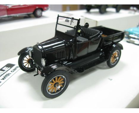 A Danbury Mint 1:24th Scale? Diecast Model 1925 Ford Model T Runabout, boxed.