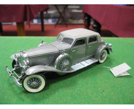 A Franklin Mint 1:24th Scale Diecast Model 1933 Duesenberg SJ Twenty Grand, missing literature and outer box (damage to passe