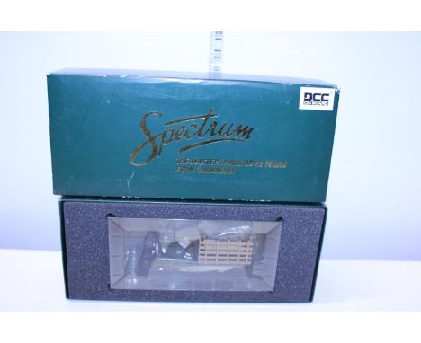 A boxed Bachmann model 29157 