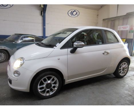 Make &amp; Model: Fiat 500 PopDate of Reg: SD10 NMYColour: Whitecc: 1242MoT: 12-02-2021Fuel Type: PETROLMileage: 49kTransmiss