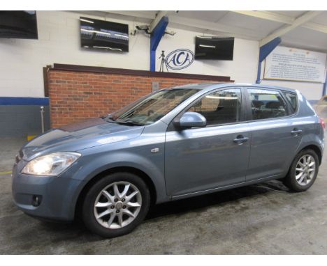 Make &amp; Model: Kia Ceed LS CDRIDate of Reg: LD58 RUHColour: Bluecc: 1582MoT: 01-06-2021Fuel Type: DIESELMileage: 113kTrans