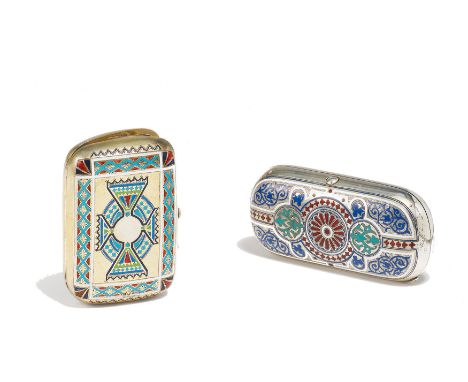 KLEINES ETUI MIT CHAMPLEVÉ EMAIL. Chlebnikov, Ivan. Moskau. Datierung: Um 1883. Technik: Silber, einmal mit Innenvergoldung. 