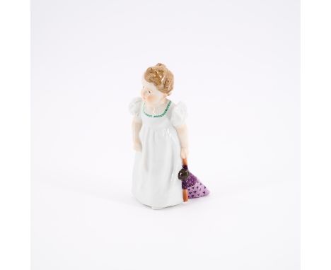 MÄDCHEN MIT PUPPE. Meissen. Datierung: Ausformung vor 1924. Meister/Entwerfer: Entwurf K. Hentschel 1907. Material: Porzellan