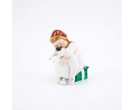 MÄDCHEN MIT KATZE. Meissen. Datierung: Vor 1924. Meister/Entwerfer: Modell K. Hentschel, 1905. Material: Porzellan, farbig un