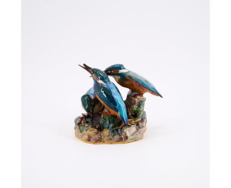 MEISSEN FIGURENGRUPPE EISVÖGEL. Meissen. Datierung: 19.Jh. Technik: Porzellan, farbig staffiert. Maße: Höhe 16cm. Marke: Schw