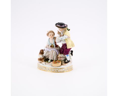 KLEINE KINDERGRUPPE MIT HUND. Meissen. Datierung: Wohl 19.Jh. Technik: Porzellan, farbig und gold staffiert. Maße: Höhe 16cm.