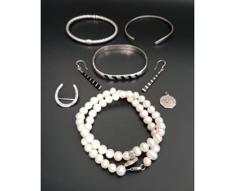 SELECTION OF SILVER JEWELLERYcomprising a pearl necklace with central silver heart pendant; a Mexican silver bangle and match