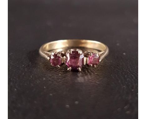 GRADUATED PURPLE GARNET THREE STONE RINGon unmarked gold shank, ring size Q 