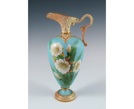 GRAINGERS, WORCESTER, EWER ON PEDESTAL BASE WITH RETICULATED SPOUT AND SHOULDER, PAINTED WITH FLOWERS ON A LIGHT BLUE GROUND,
