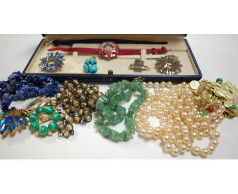 A mixed lot of costume jewellery to include lapis lazuli necklace, faux pearl necklace, polished amethyst pendant etc