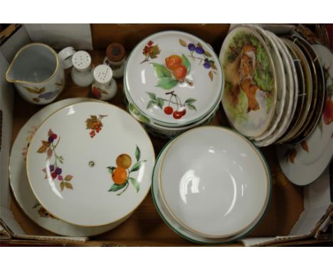 A box of miscellaneous china to include; Royal Worcester tablewares in the Evesham pattern, various collectors plates etc 