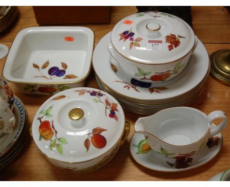 A small collection of assorted Royal Worcester tablewares in the Evesham pattern 
