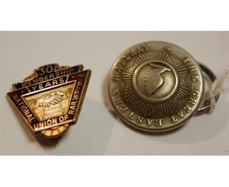 A silver and enamel railway pin badge, and a railway dress jacket button for the Great Eastern railway (2)