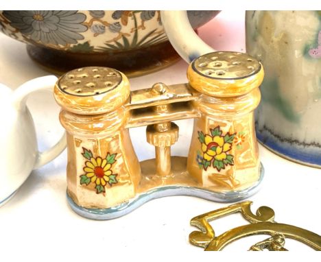 A mixed lot to include Honiton Collard jug, with fuchsia design; green art deco glass candlesticks and trinket pot; a quantit