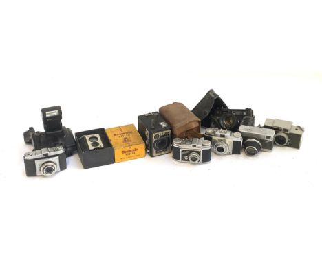 A mixed lot of vintage cameras to include Kodak Brownie Reflex; Kodak Six-20 Brownie E; Agfa Prontor SVS; Werra; Finetta; Kod