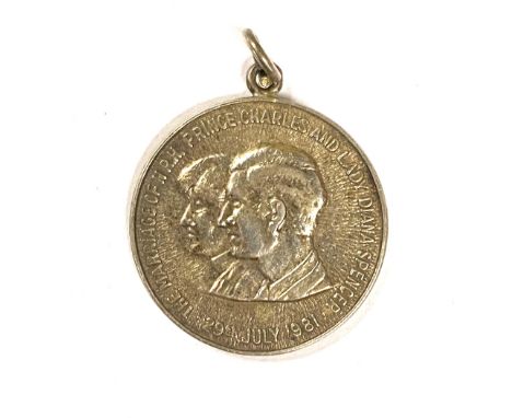 A Mappin &amp; Webb silver pendant commemorating the wedding of Charles and Diana, 8g