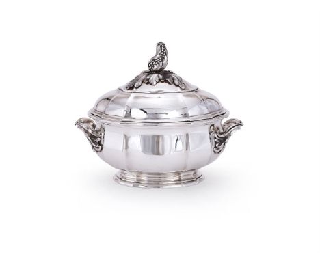 A FRENCH SILVER SHAPED OVAL VEGETABLE TUREEN RETAILED BY BOIN TABURET J. GRUHIER, PARIS, CIRCA 1900 With a bud finial to the 