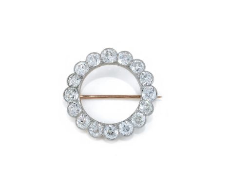 AN EDWARDIAN DIAMOND CIRCLET BROOCH  CIRCA 1910 Of scalloped outline, set with a circle of old European cut diamonds in mille