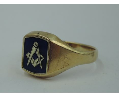 A gent's 9ct gold signet ring having a swivel panel bearing monogram to one side and enamelled Masonic emblem to the other, v