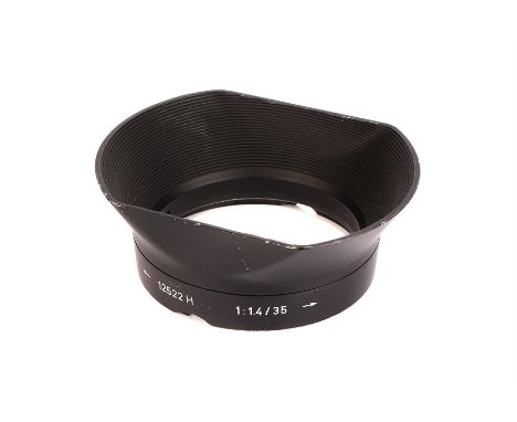 A Leitz OLLUX Lens Hood,black, for Leitz Summilux f/1.4 35mm, body, G-VG, one clip damaged, light paint loss to edges