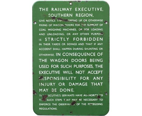 BR(S) enamel FF dark green THE RAILWAY EXECUTIVE SOUTHERN REGION Propping up wagon doors notice. A rare sign with a few face 
