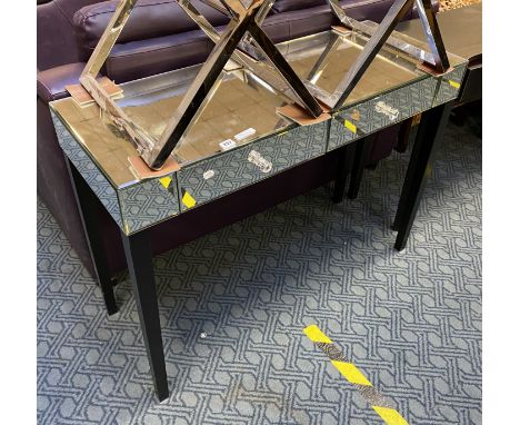 MIRRORED CONSOLE TABLE