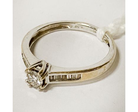 18CT GOLD DIAMOND RING APPROX 0.26 CT - SIZE L - 2.6 GRAMS APPROX